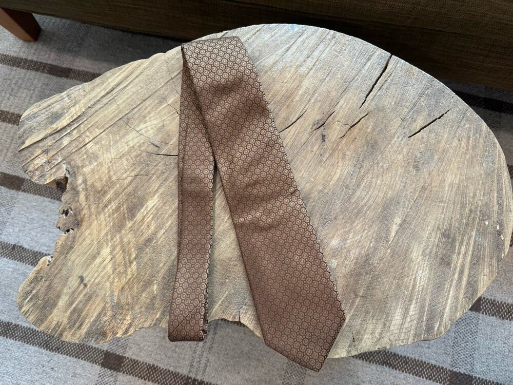 Hugo Boss Brown Tan 100% Silk Tie Geometric Italy 3 1/2” X 59”